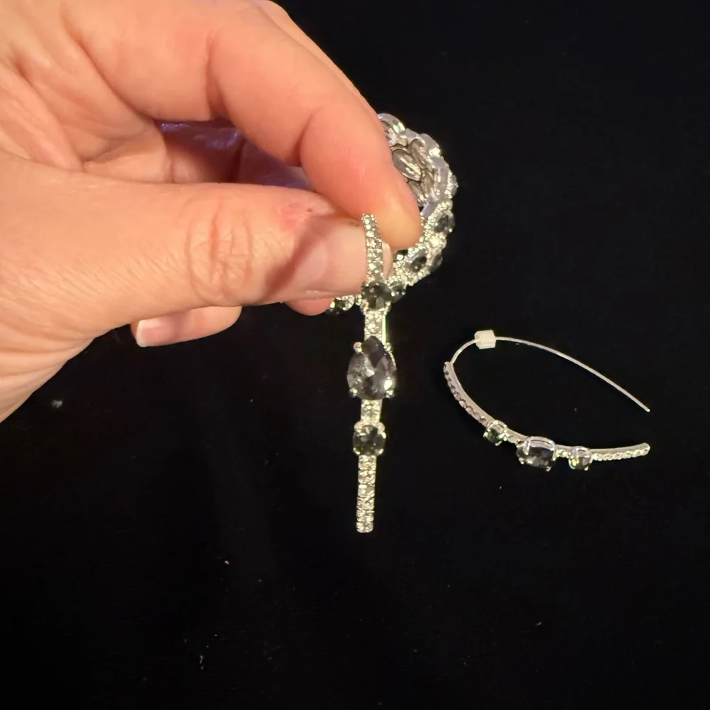 Dillards Bracelet and Matching Earrings - Picture 3 of 7